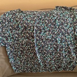 Women’s medium short sleeved top.